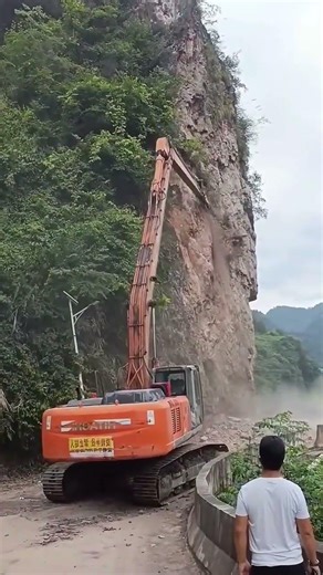 Long Reach Excavator Explained | Why This Giant Machine Has Extra Long Arms? #mrdeepraj