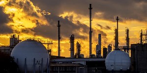 BASF Swings to Net Loss After Sales Hurt by Lower Prices, Volumes