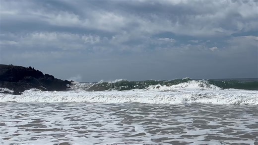 Here’s yet another sampling of the Pacific waves on Hawaii’s Big Island Thursday. They were gargantuan—quite a sight to see! These swells were pounding Hapuna Beach on Hawaii Island’s northwest side. You see a surfer braving the waves. | Tom Skilling