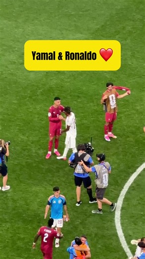 Khoảnh khắc đẹp của Ronaldo và Lamine Yamal sau trận đấu !!! Thắng Bồ Đào Nha rồi thì cố gắng vô địch nha Tây Ban Nha #Dokimphuc #SMCN #FootballTikTok #FIFATikTokCreator #tiktoksportscommentary