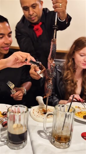 From lunch to dinner, Arizona gets a real taste of Brazil 🇧🇷🔥 Full Brazilian churrasco, premium cuts, and the authentic Galeto flavor you won’t find anywhere else. If you’re in Chandler AZ, this is where Brazilian BBQ turns into a full experience, from the grill to the celebration 🥩✨ Reserve your table now and experience the best Brazilian steakhouse in Arizona 👉 www.galeto.com . . . . . #GaletoBrazilianSteakhouse #BrazilianSteakhouseArizona #ChandlerAZFood #PhoenixAZFood #BrazilianBBQ Full