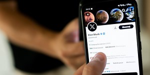 Elon Musk Replaces Twitter’s Blue Bird With an ‘X’
