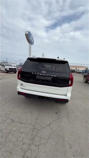 2025 Ford Expedition Active 4x2 – 7 Passenger