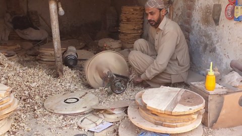Amazing Wooden Clock Carving You Need to See