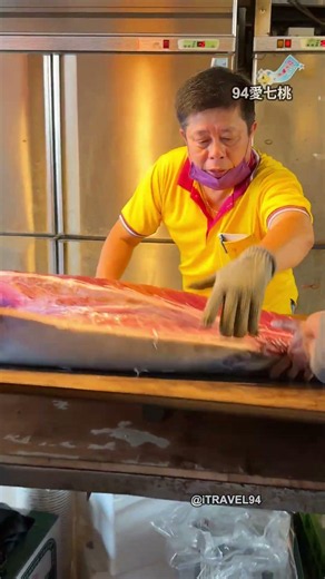 Every perfect slice reveals the luxury of bluefin tuna#premiumseafood #precisioncut #seafoodreels