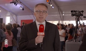 215K views · 822 reactions | Um hautnah bei den Geschehnissen rund um die Wahl dabei zu sein, hat Peter Klien sein Reportermikro noch einmal aus dem ORF-Fundus geholt. Hier seine Reportage. | Gute Nacht Österreich | Facebook