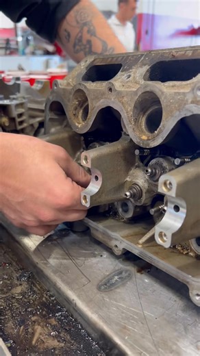 2.1K views · 25 reactions | Tear down and inspection for cylinder heads and components #engine #mechanic #carrepair | Dave Auto Fans | Facebook