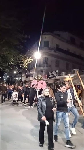 Με κατάνυξη και ο Επιτάφιος των Αγίων Αποστόλων στην περιφορά των Επιταφίων στην Άρτα