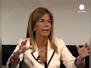 Top Italian executive in public criticism of politicians