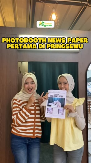 PRINGSEWU | INFO SEPUTAR PRINGSEWU on Instagram: "Sekarang nongkrong di Cabrio Garden Pringsewu nggak cuma ngopi dan foto biasa 📸✨ Sudah ada Newspaper Photobooth pertama di Pringsewu dari SWARARUPA! @swararupa.booth Konsepnya unik ala koran, bisa pilih berbagai frame, dan hasil fotonya bisa langsung di-scan untuk download file (live photo, GIF, sampai original photo). Lagi ada promo khusus tema newspaper cuma 35K dari harga normal 40K (berlaku 1 minggu ke depan ya!). Cetak photo strip juga 35K.