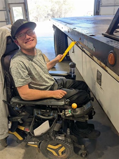 i’m scraping DOT numbers off tow trucks.
