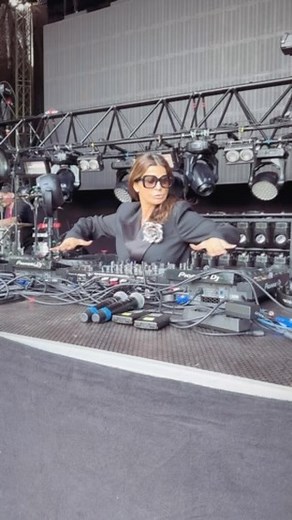 87K views · 1.3K reactions | Känner lite på livet som DJ .. ( på scen-check innan publikinsläpp på Hudikkalaset! ) 﫶藍藍 Vad sägs @nause? Nu e vi på plats och redo för kvällen. #hudikkalaset @hudikkalaset @erikohlssn @jubel.artistagency @nause | Carola (Official) | Facebook