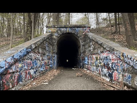 Exploring the ABANDONED Clinton Train Tunnel (Clinton, MA)