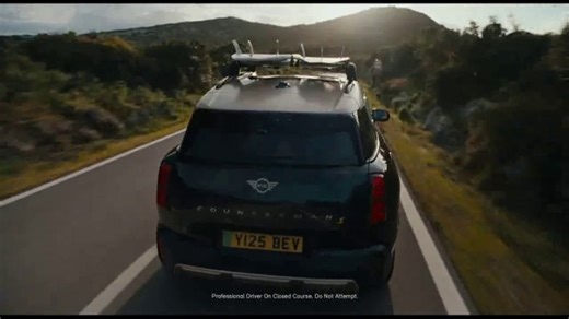 MINI USA Countryman TV Spot, 'Oceanside' [T2]