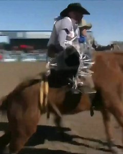 We're taking things down to Tucson this afternoon, where Mason Clements set a tough bar in the bareback riding with 89.5 points last weekend! 📺: La Fiesta De Los Vaqueros Performance 3 – Thursday, 4:00pm ET on The Cowboy Channel 📱: Stream on The Cowboy Channel | CowboyChannel
