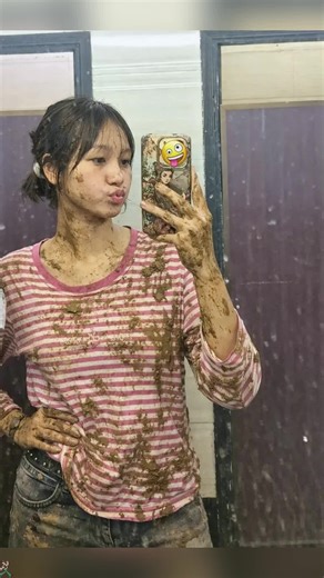 Tutorial Effect Lumpur Baju Viral 2026 Trend lumpur lagi viral banget 🔥 Cara edit baju jadi kotor lumpur cuma 10 detik. Tanpa ribet. Tanpa edit manual. Baju bola langsung kena efek lumpur realistis. Cocok buat Real Madrid atau Barca. Versi “kamu mau pergi ke mana” juga bisa pakai effect ini 😳 Cukup satu foto. Sekali klik langsung jadi. #trendlumpur #editlumpur #hypic #hypiccreator #Godpic @hypic_global