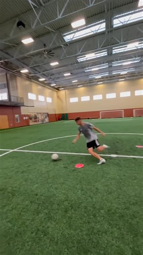 NSP Soccer Training on Instagram: "Simple first touch training drill for players to improve their directional touch.👇🏼 Partner Calls: “Man On” = pass back “Turn” = turn with the ball “2” = first touch to the left “1” = first touch to the right Save this post. ✅ #ussoccer #soccertraining #soccerplayer"