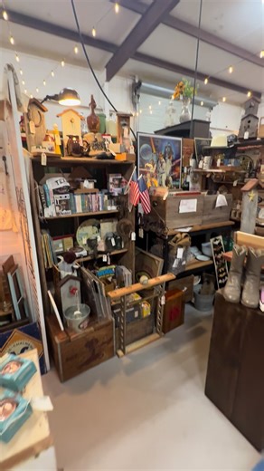 🔦 Vendor Spotlight Let’s take a look at the other side of the His & Her booths… HIS side! This booth is packed with an incredible mix of collectibles and cool finds. You’ll discover handcrafted woodworking, stacks of vinyl records, vintage beer collectibles, Funko Pops, classic magazines, baseball memorabilia, and so much more. Every corner has something different, making it the perfect place to browse for that unique piece you didn’t even know you were looking for. ⚾🎶🍺 Stop by, take a look a