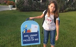 Ocean Springs teacher celebrates students with a sign in their yard