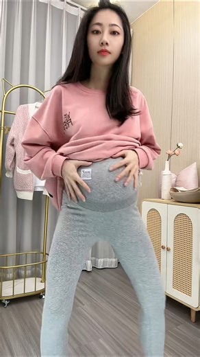 #pregnancybyfaith These elegant and comfortable autumn maternity pants are so stylish! I love them