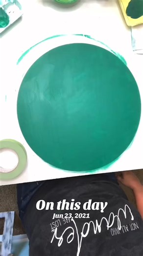 Throwing it back to 2021 with one of my all-time favorite background techniques — buffalo plaid! 🖤🤍 In this video, I used painter’s tape and baby wipes (yes, really!) to create that cozy, rustic pattern we all love. Inside the Painter’s Clubhouse, we’ve got full technique tutorials that walk you through this step-by-step — so you can get crisp lines and that perfect distressed look. If you’ve ever wanted to master buffalo plaid, this is your sign! 🎨🖌️ #BuffaloPlaidDIY #PaintersClubhouse #Pai