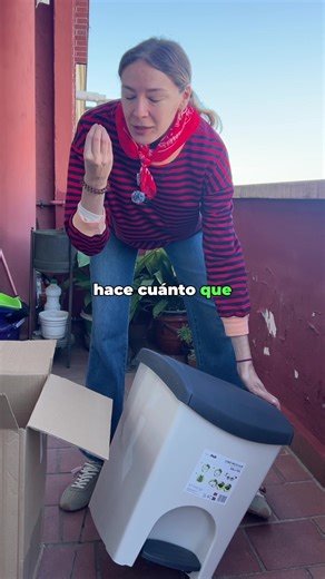 ¿Hace cuánto que no cambias tu cubo de basura? Te dejo este que me acabo de comprar en tiktok shop etiquetado en el carrito naranja ¡cuesta 20€ y viene con un cubo aparte para compost, cristal, cartón… lo que quieras! #sobrevivefebrero #ofertasparati #reciclar #reciclaje #recicla
