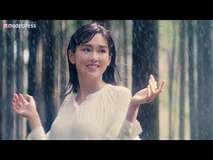 桐谷美玲、全身びしょ濡れで眩しい笑顔「LITS」新CM「潤いのリッツ」篇