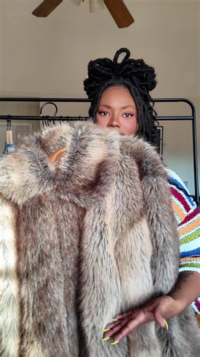 My closet and I are very ready to dress for an actual winter… #grwm #ootw