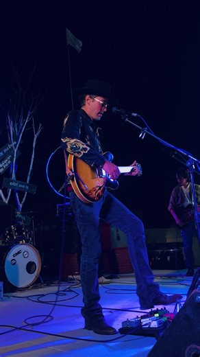 Live Performance of 99 Problems by Hugo in Mahasarakham