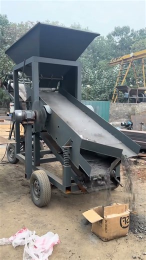 Vibrating screening machine customer production site