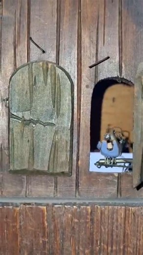 The Cuckoo Bird Appears #shorts #cuckoo #cuckooclock #oddlysatisfying #horology #vintageclock #clock