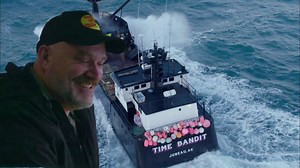 1.1M views · 7.1K reactions | El Wizard arroja sus jaulas al mar esperando encontrar pronto la centolla de Alaska. Tras unas primeras jaulas repletas de cangrejos, el capitán descubre que otro barco está en su misma área de pesca poniendo en peligro su objetivo 呂‍♂️ #PescaMortal | Discovery Latinoamérica | Facebook