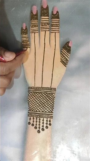 Backhand Easy Mehndi design/Simple mehndi design/Mehndi lagana