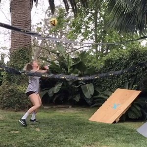 No beach. No partner. No problem. This backyard workout from 2x USA Volleyball Olympian April Ross is 👍👍👍 (📽️: aprilrossbeach/IG) | Team USA