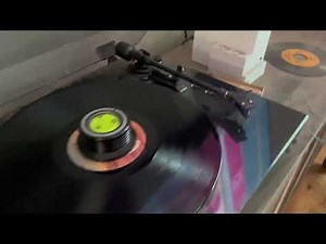 Denon DP-300F Turntable [Review] - Smooth Sound, Sleek Design!