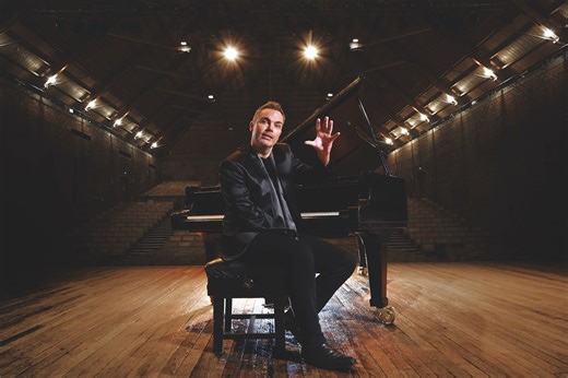 Meet Nicholas McCarthy - professional one-handed concert pianist | Classical Music