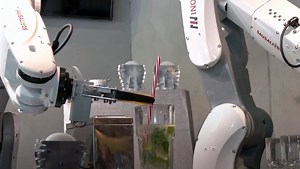 Erster Einsatz in Deutschland - Cocktail-Roboter mixt in Münchener Bar Mojitos