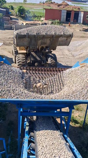 Wheel Loader diye batching plant a pathor load kora hocche #loader #wheelloader | Heavy Equipment Experts