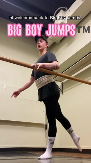Bedtime Big Boy Jumps™️! ✨ #fyp #trainingvlog #ballet #bigboyjumps #balletboy #balletlife #failupwards