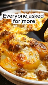 Cheesy Hamburger Potato Casserole Ingredients: 1 lb (450g) ground beef 1 small onion, diced 1 tsp garlic powder 1/2 tsp salt 1/2 tsp black pepper 1/2 tsp paprika 5–6 medium Yukon gold or russet potatoes, peeled and thinly sliced 2 cups shredded cheddar cheese (divided) 1 (10.5 oz) can cream of mushroom or cream of cheddar soup 1/2 cup milk 1/2 cup sour cream 1/2 tsp dried thyme or Italian seasoning (optional) Cooking spray or butter, for greasing Instructions: Preheat oven to 375°F (190°C). Grea