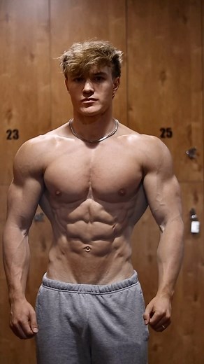 11 days out 💪😈 - Guess my bodyfat % - Wearing @jed_north code JASON - - - - - - - - - - #gym #gymmotivation #fitness #fitnessmotivation #bodybuilding #workout #physique #workoutmotivation #gymmotivation #fitnessmotivation #fitnesslifestyle #workoutlife #gymlife #gymmotivation #muscle #mensphysique | Jason Bjarnson