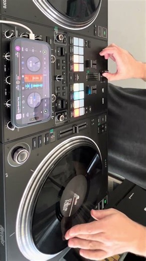 Testing Hercules T10 DJ controller with Djay app 🎚️🔥 #djay #herculest10 #scratch #dj #djcontroller