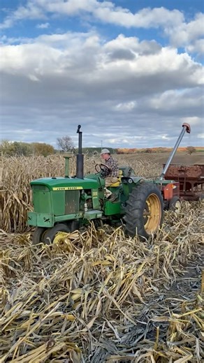 John Deere 3010 and New Idea picker/sheller harvesting corn | Shadow Ridge Farms
