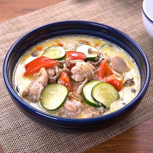 ナンプラーでエスニックの香り♪ 鶏肉のココナッツミルク煮のレシピ動画・作り方 | デリッシュキッチン