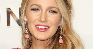 Blake Lively Now Has A Short, Black Pixie Cut Because #Acting