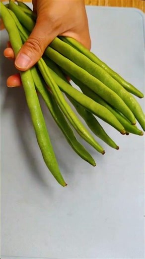 Green Bean Trimming Hack! ✂️🤯 #KitchenHacks #FoodHacks #LifeHack #Satisfying #Shorts