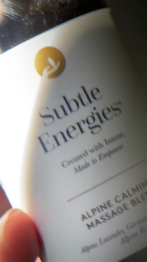 The Alpine Calming Massage Blend boasts a blend of high-altitude distilled essential oils, including rare quality Rose, Lavender and Cedarwood, known for their calming and soothing effects on the skin and nervous system. Enhanced with German and Roman Chamomiles, this blend offers hydration, sedation and antioxidant benefits. Ideal for sensitive or dry skin, as well as those seeking emotional balance and relaxation. Add the Alpine Calming Massage Blend to your evening ritual for a serene night’s