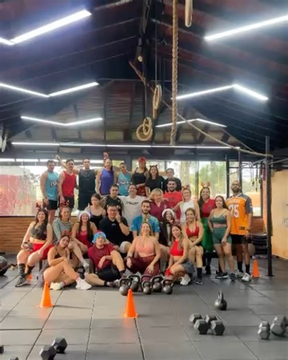 En PEGASUS somos Crossfit, Funcionales y Full Body. on Instagram: "🦾🏡Desde la casita del power queremos ofrecerles una Feliz Navidad y que la fuerza de Pegasus los acompañe🎄❤️ Gracias a cada uno de ustedes por su compromiso, su esfuerzo y amor al deporte. Estamos felices de que sean parte de esta familia. Ustedes junto a cada entrenamiento, cada risa, cada grito, cada gota de sudor y cada logro compartido hacen de Pegasus Power Box un lugar único. Que esta Navidad sea un 