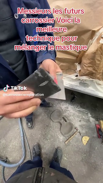 Technique de Mélange du Mastic en Carrosserie Automobile