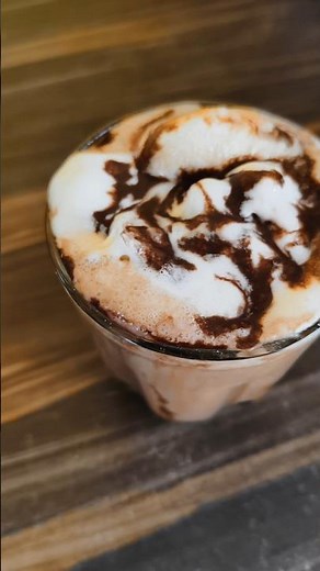 I Tried the Viral Starbucks Cold Foam Drink… And It’s SO Good!
